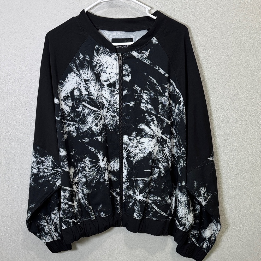 Torrid Black‎ and White Abstract Zip-Up bomber Jacket